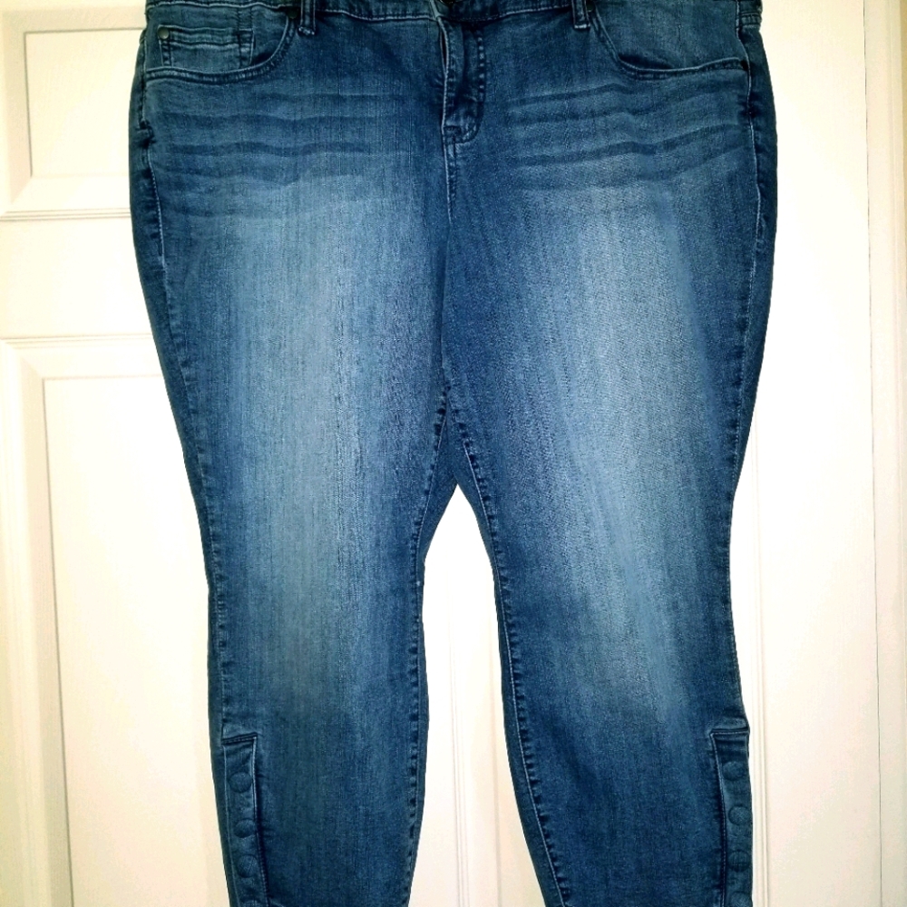 Torrid Capri Jeans With Demin Side Buttons